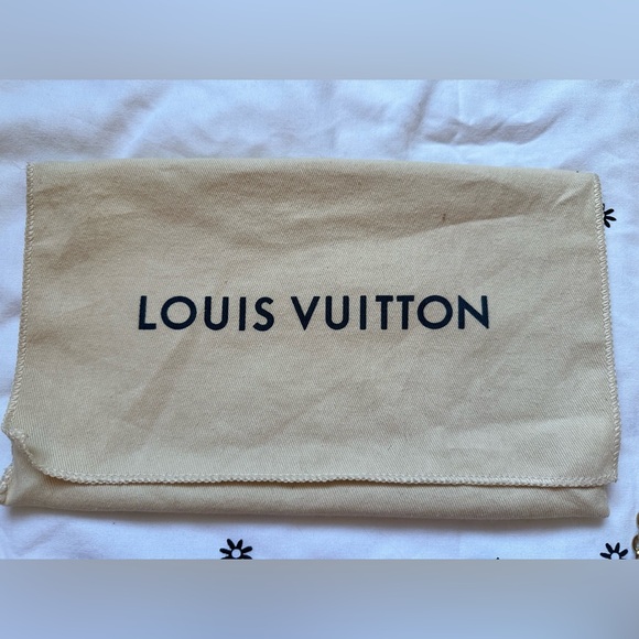Felicia Pochette LOUIS VUITTON (in dove/cream) - Picture 12 of 12